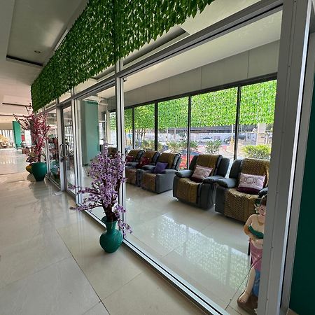 Zephyr Grand Hotel Patong Exterior foto