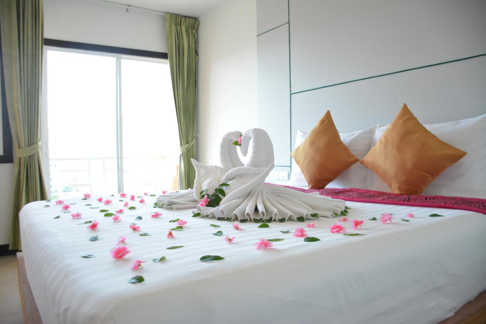 Zephyr Grand Hotel Patong Exterior foto