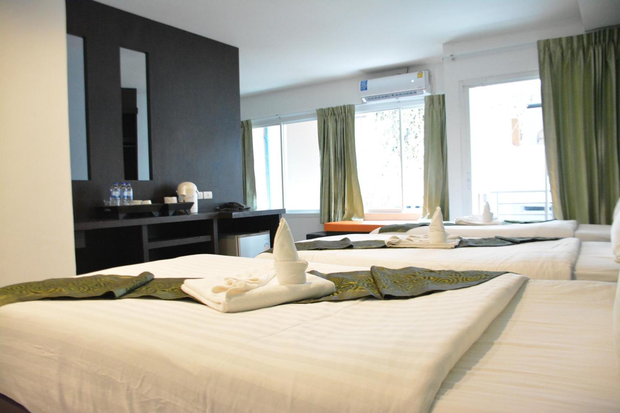 Zephyr Grand Hotel Patong Exterior foto