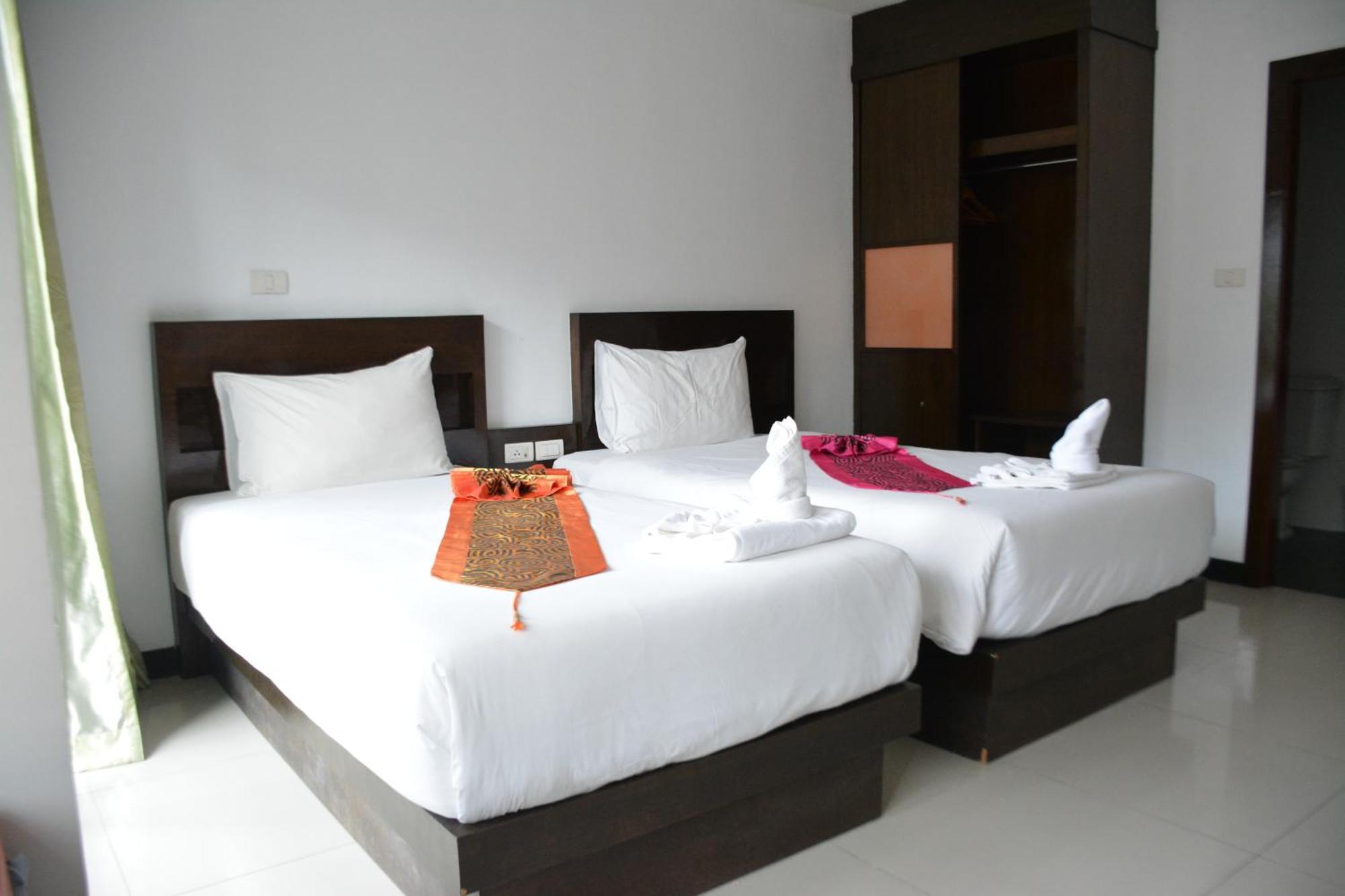 Zephyr Grand Hotel Patong Exterior foto