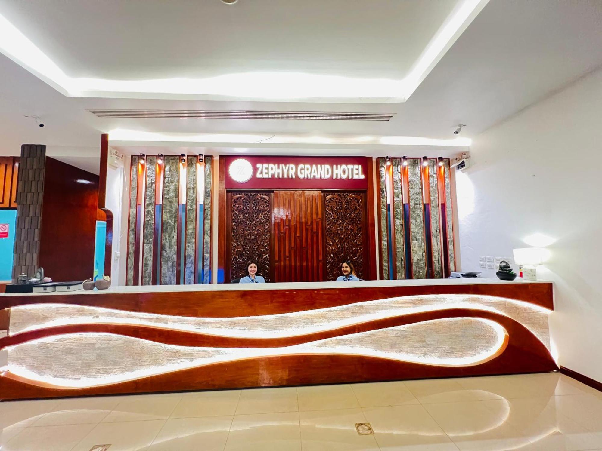 Zephyr Grand Hotel Patong Exterior foto