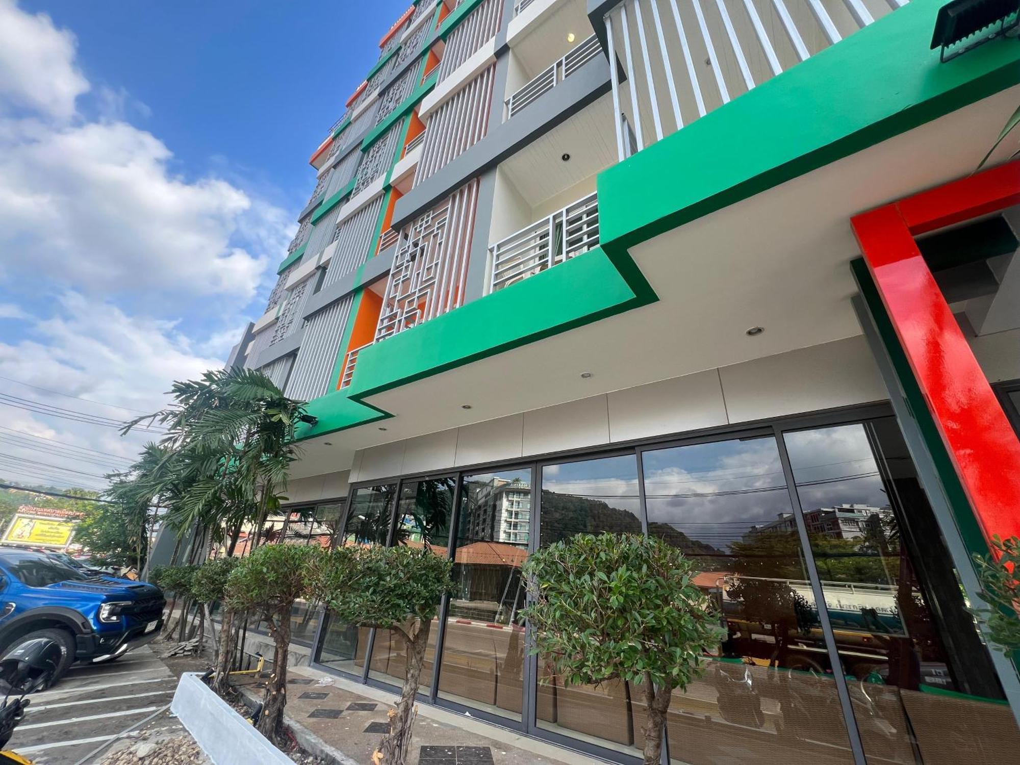 Zephyr Grand Hotel Patong Exterior foto