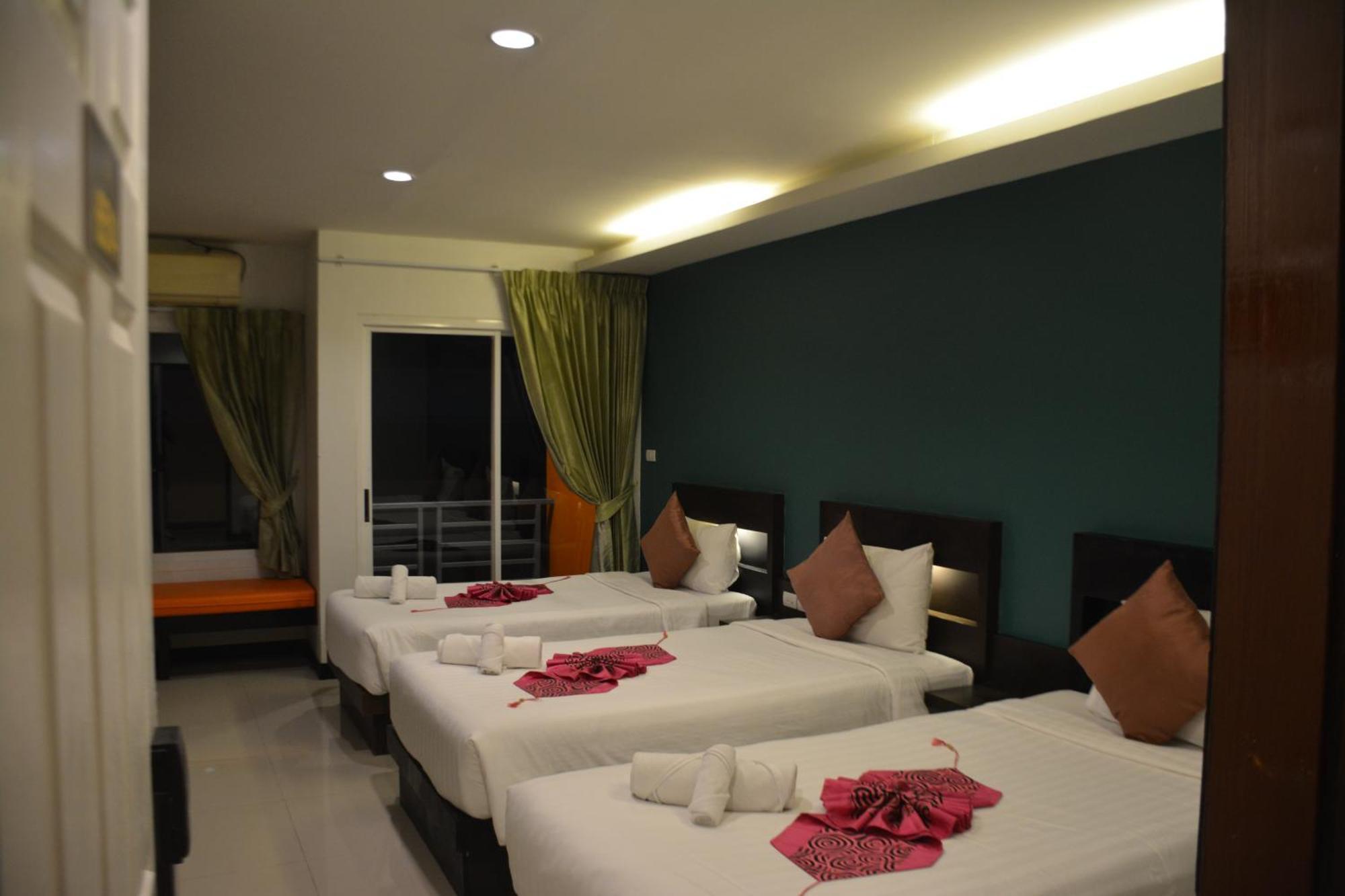 Zephyr Grand Hotel Patong Exterior foto