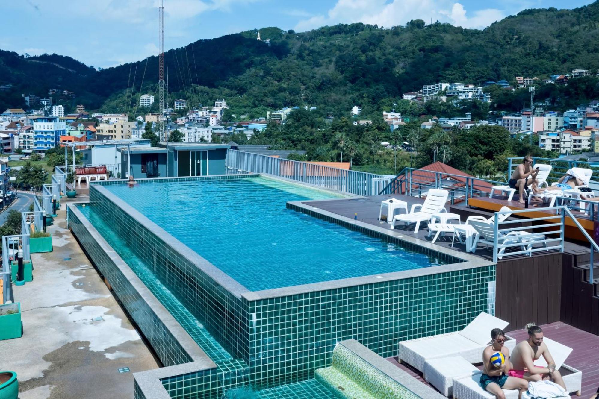 Zephyr Grand Hotel Patong Exterior foto